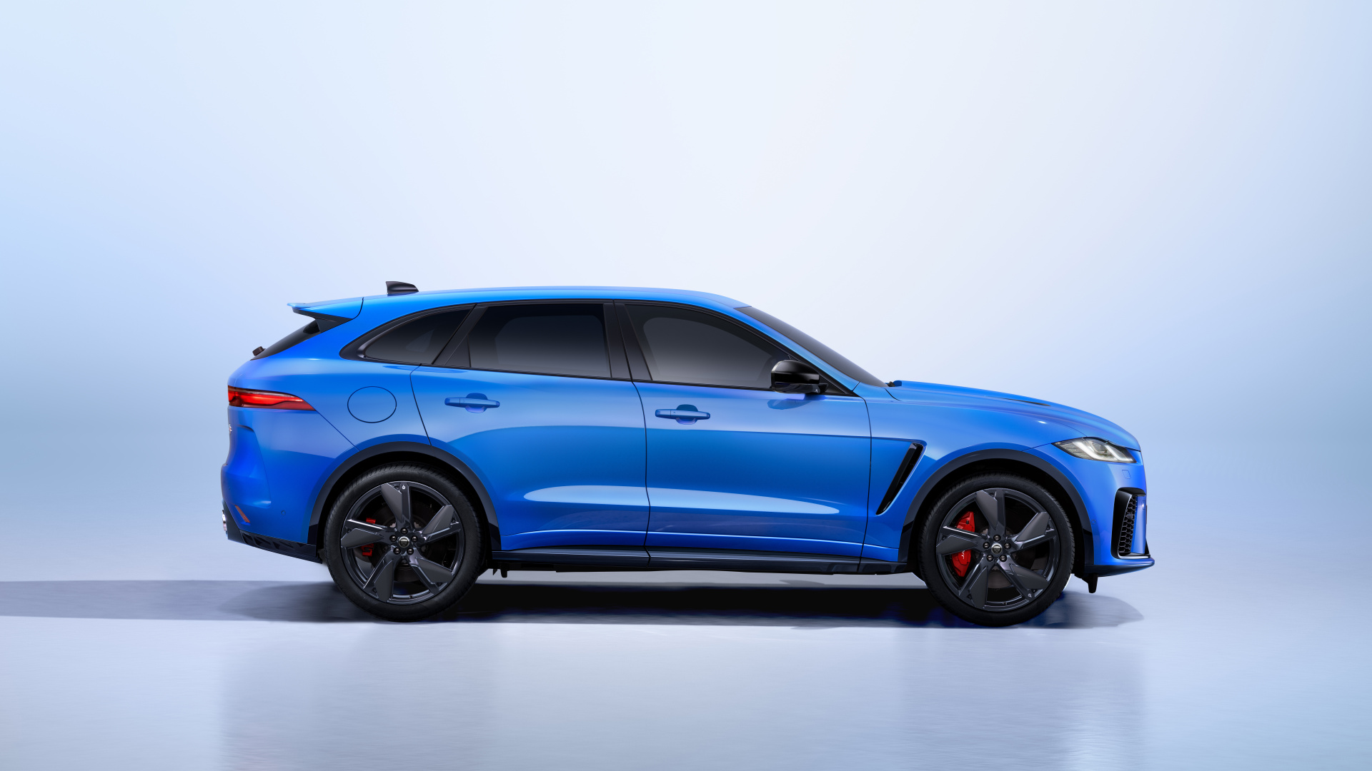 SMALL_F-PACE-SVR-side